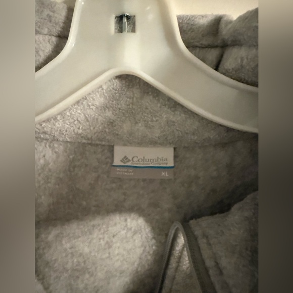 Columbia women’s light grey jacket XL 🤍 - Picture 3 of 4